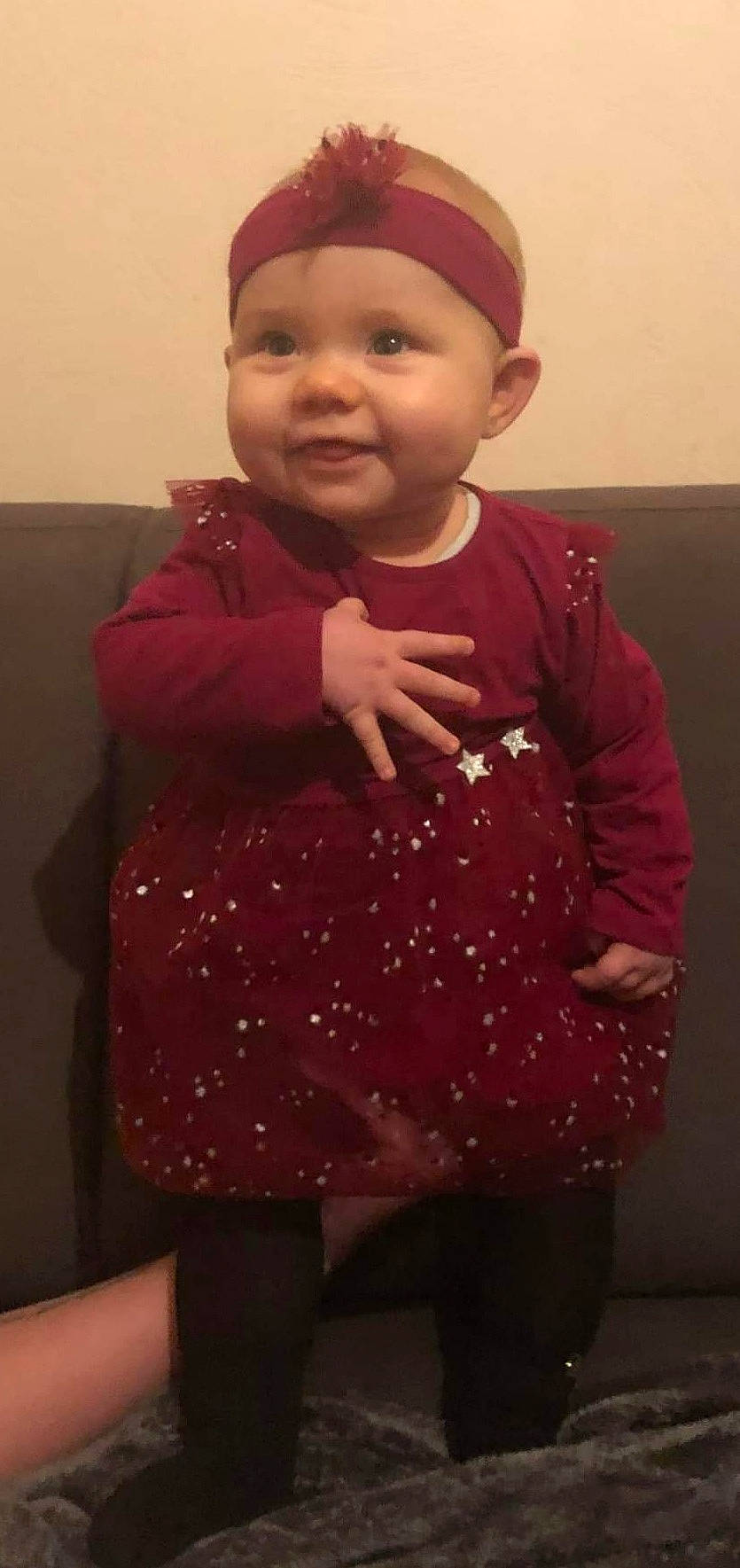 Milyana a rejoint le concours — aidez-le/la à gagner de superbes lots ! baby, baby_toddler_clothing, cap, cheek, face, gesture, happy, head, headwear, human_body, joy, lip, neck, person, pink, red, shoulder, skin, sleeve, smile