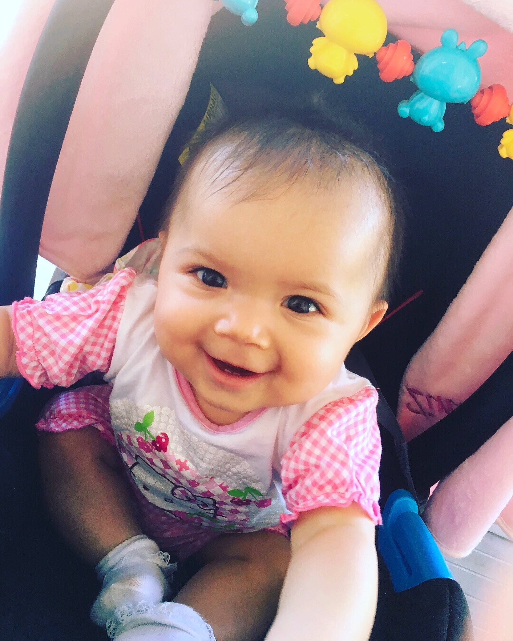 Zina participe au concours pour gagner de l'argent avec cette photo : baby, baby_products, beauty, cheek, child, ear, eye, fun, happy, head, joy, person, photography, pink, play, sitting, skin, smile, toddler