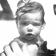 Bianca a rejoint le concours — aidez-le/la à gagner de superbes lots ! baby, child, hand, flower, headband, dress, bow, portrait, black_and_white, close_up, face, skin, eyes, hair, adult_hand, holding, cute, young, infant, expression