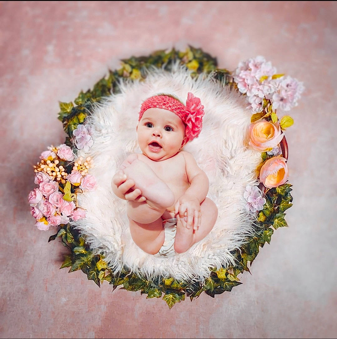Yéléna participe au concours pour gagner de l'argent avec cette photo : art, baby, child, fashion_accessory, fictional_character, flower, headwear, person, photograph, photography, pink, plant, portrait, product, toddler