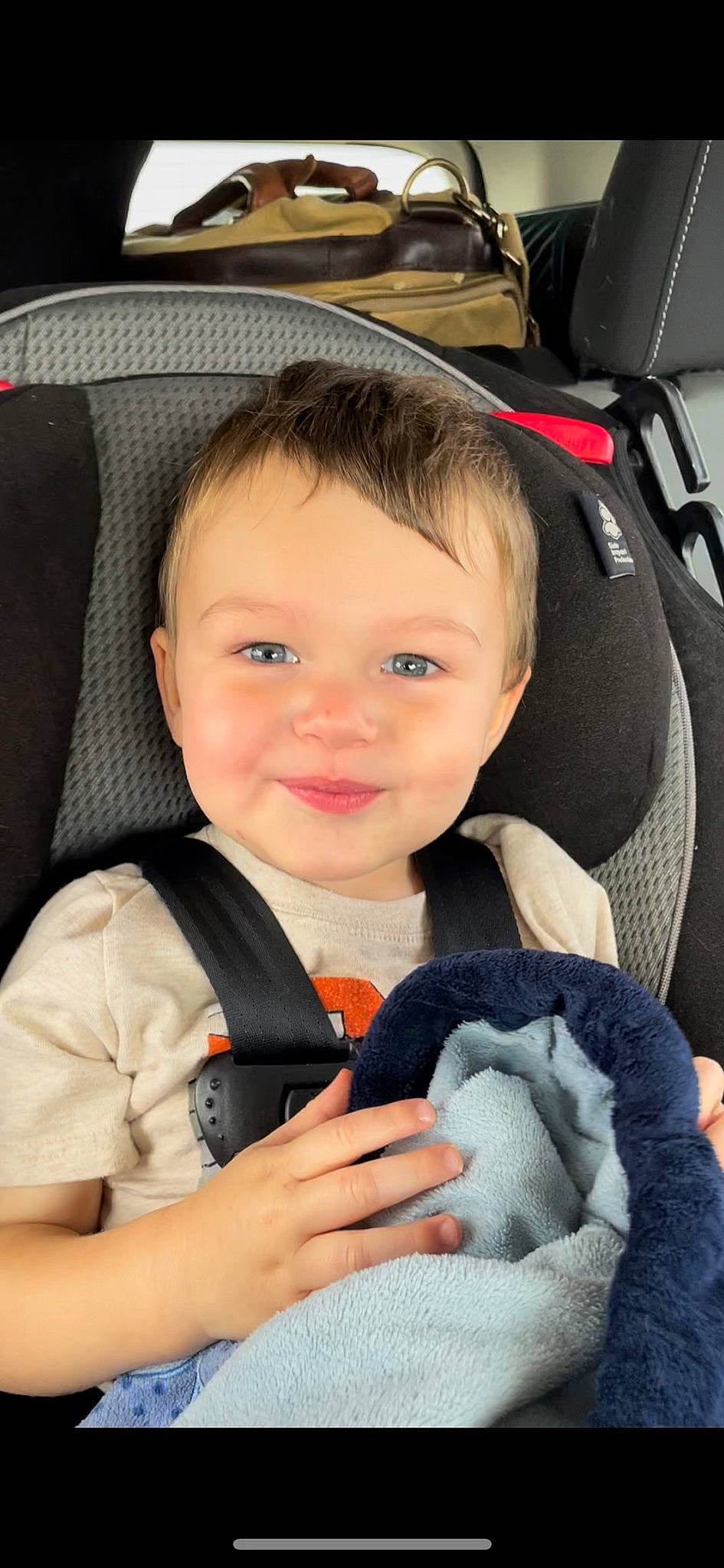 Kye is registered to the contest to win money with this photo: auto_part, baby, baby_carriage, baby_in_car_seat, baby_products, baby_toddler_clothing, car_seat, car_seat_cover, chair, cheek, child, comfort, eye, happy, head_restraint, iris, joy, person, seat_belt, sitting