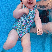 Elèna participe au concours pour gagner de l'argent avec cette photo : baby, blue, child, cute, floating, fun, hand, happy, infant, outdoor, person, play, pool, skin, smiling, splash, summer, support, swimsuit, water