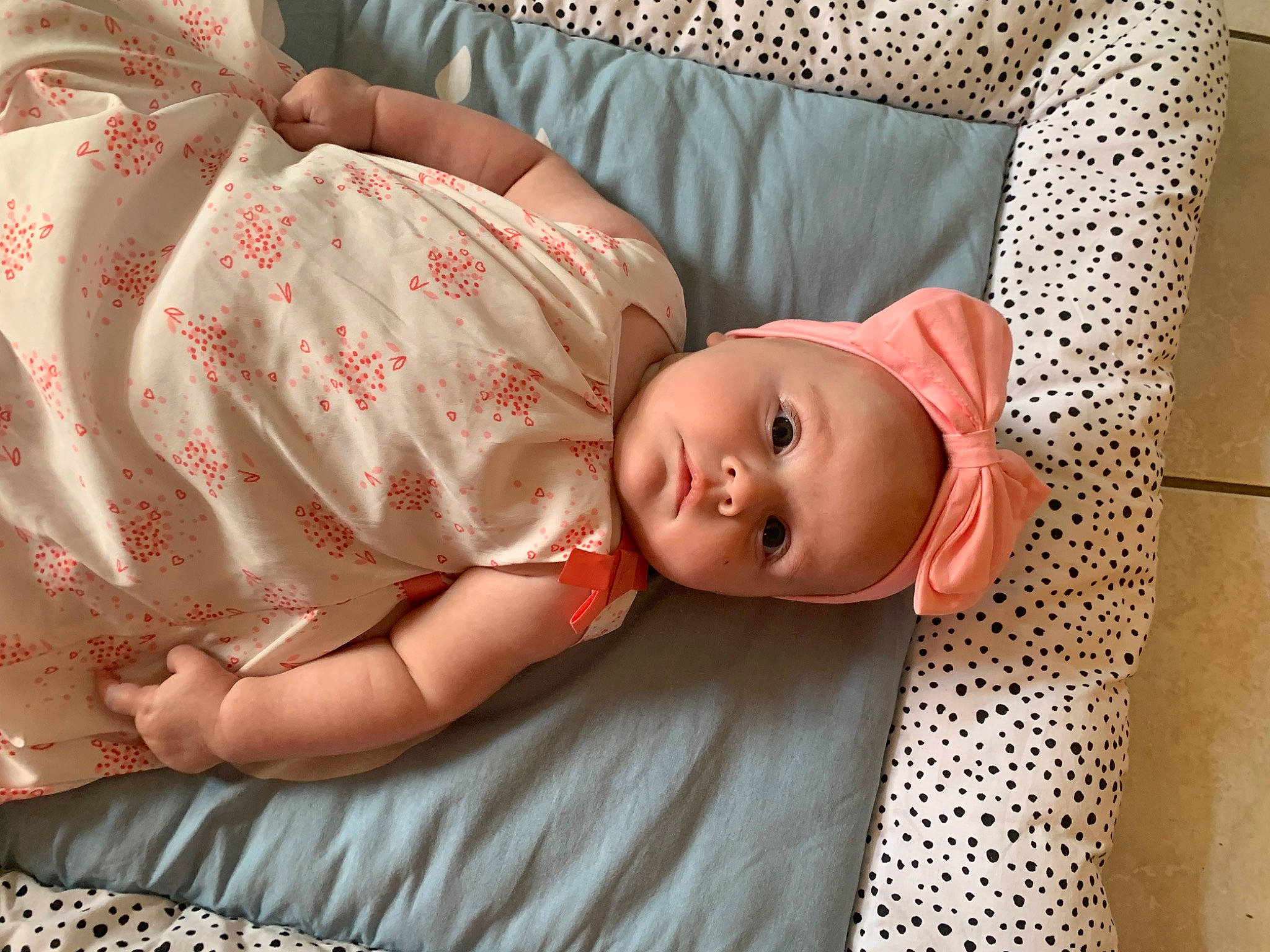 Gyulia a rejoint le concours — aidez-le/la à gagner de superbes lots ! baby, baby_sleeping, baby_toddler_clothing, beauty, bedding, cheek, child, comfort, eyelash, headgear, headwear, linens, lip, mammal, pattern, people, person, product, skin, sleeve