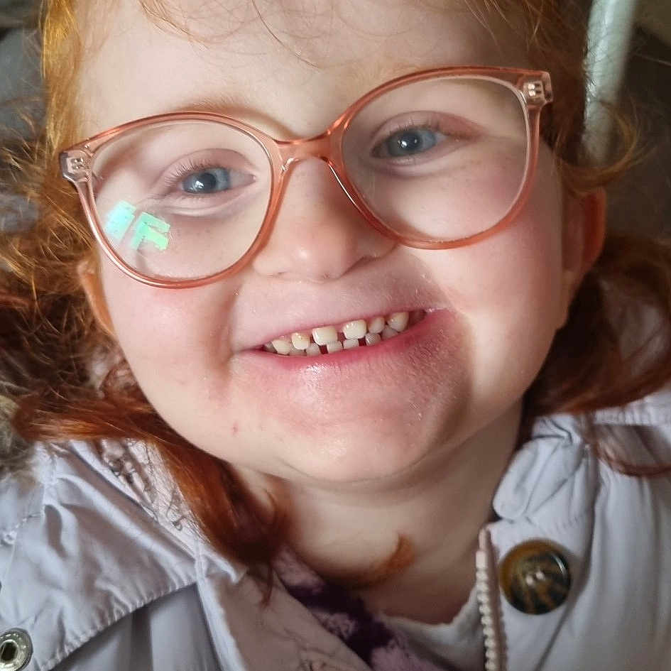 Ivana a rejoint le concours — aidez-le/la à gagner de superbes lots ! accessories, baby, bodypart, clothing, coat, cosmetics, face, glasses, happy, head, jacket, laughing, lipstick, mouth, person, photography, portrait, selfie, smile, teeth