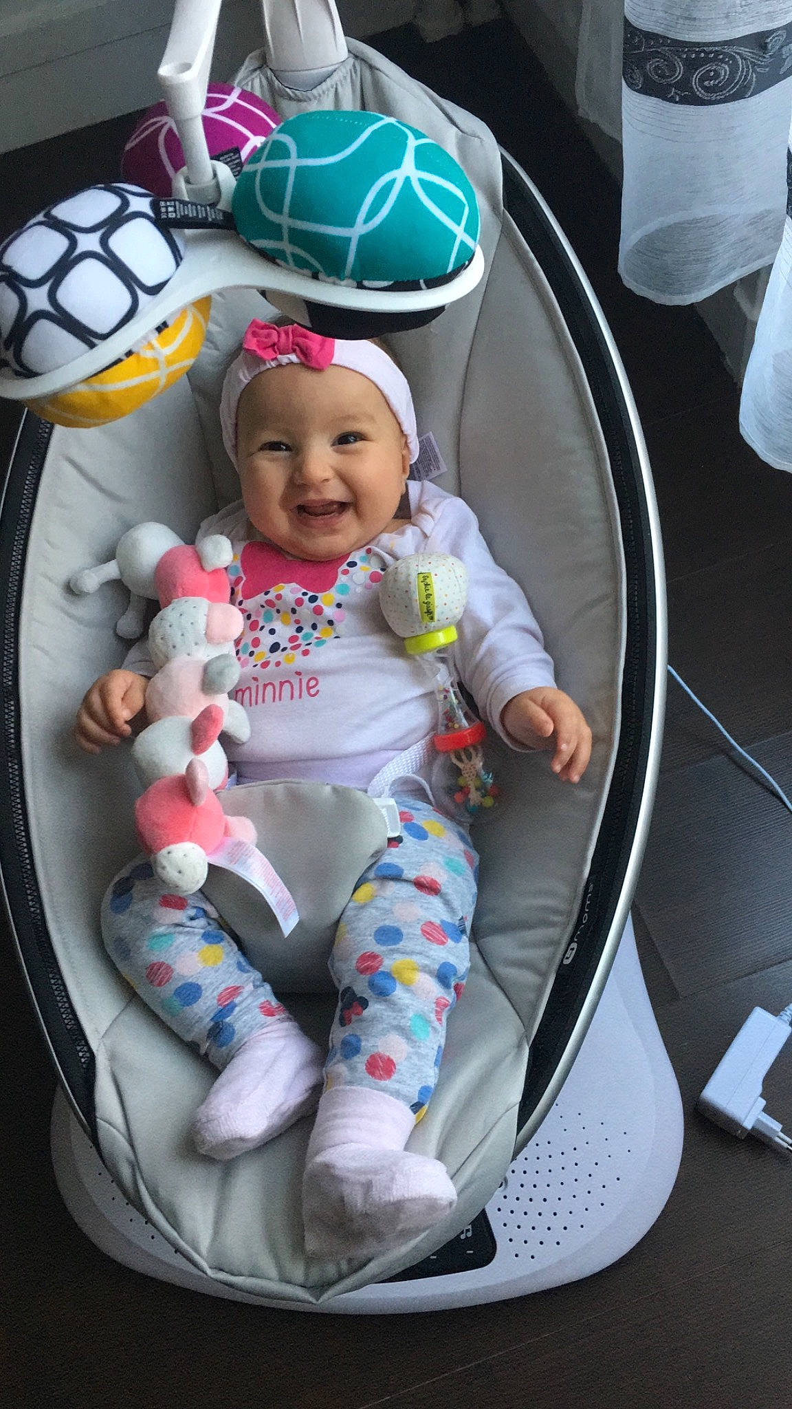 Aïcha participe au concours pour gagner de l'argent avec cette photo : automotive_design, baby, baby_safety, baby_toddler_clothing, ball, car_seat, child, comfort, eye, football, fun, happy, head, headwear, motor_vehicle, person, personal_protective_equipment, product, sitting, smile