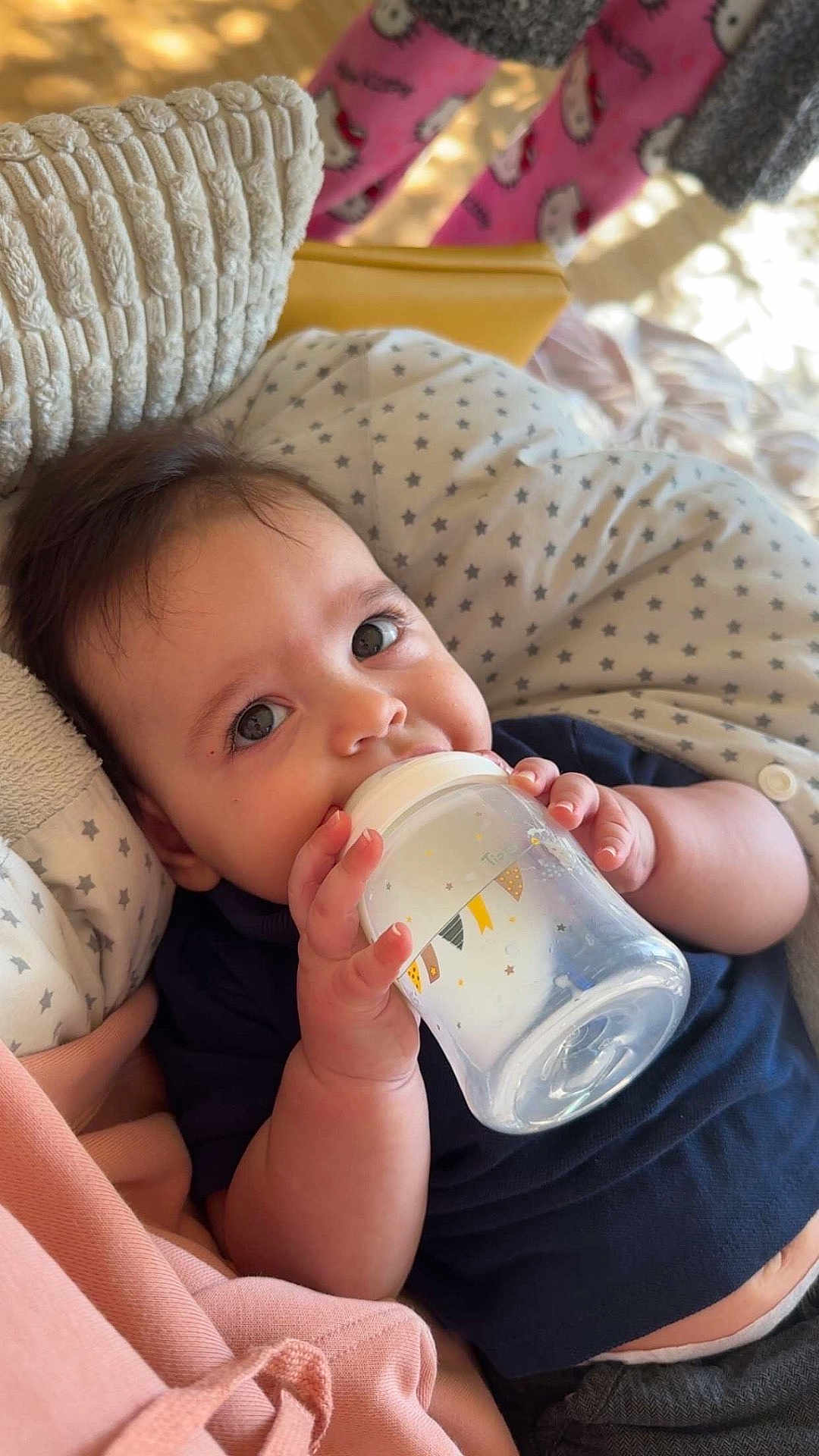Zaïen participe au concours pour gagner de l'argent avec cette photo : baby, bottle, feeding, pajamas, pink, hello_kitty, pillow, blanket, cute, child, face, hand, indoor, clothing, soft, cozy, infant, person, portrait, resting