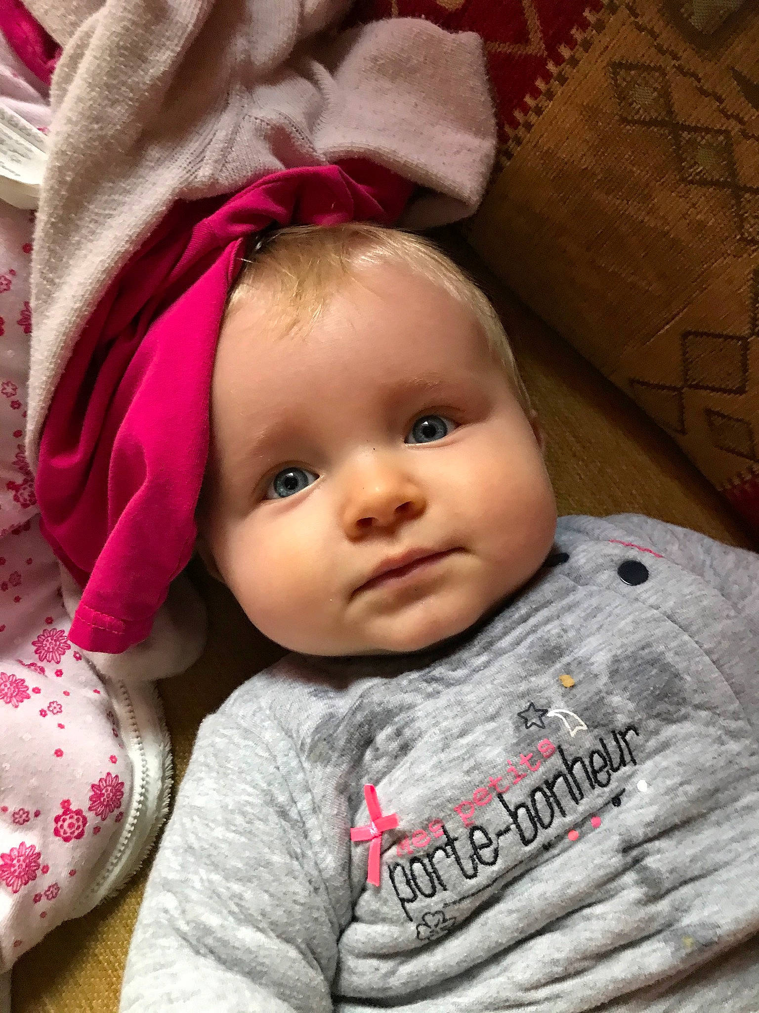 Gabie participe au concours pour gagner de l'argent avec cette photo : baby, baby_toddler_clothing, box, cardboard, carton, cheek, child, comfort, costume_accessory, eyebrow, hood, linens, lip, magenta, person, pink, shipping_box, skin, sweater, textile