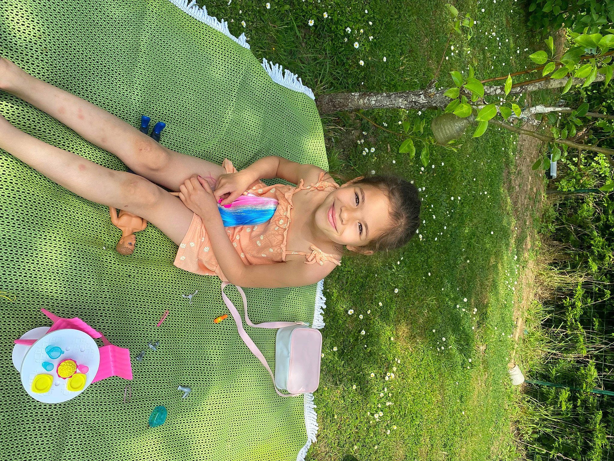 Anaëlle participe au concours pour gagner de l'argent avec cette photo : baby, beauty, child, fun, grass, grass_family, happy, joy, lawn, leaf, leisure, meadow, nature, people_in_nature, person, plant, play, recreation, smile, toddler