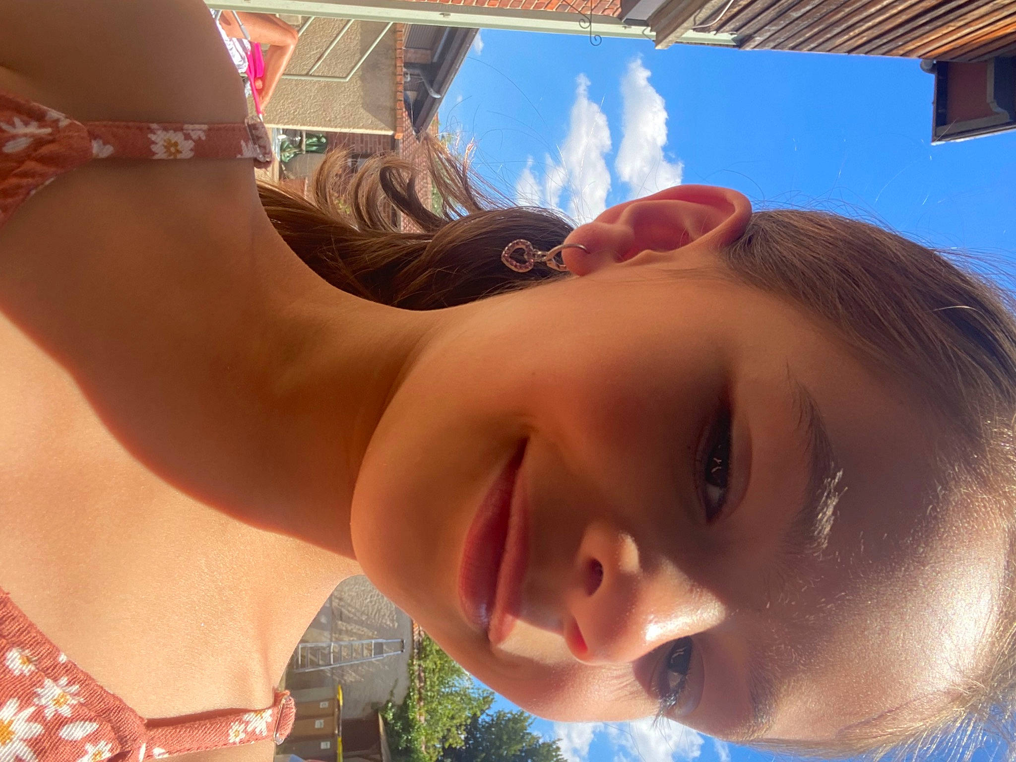 Anaëlle participe au concours pour gagner de l'argent avec cette photo : chin, cool, eyelash, eyewear, face, fun, hair, happy, jaw, joy, leisure, lip, mouth, muscle, neck, nose, person, skin, sky, smile