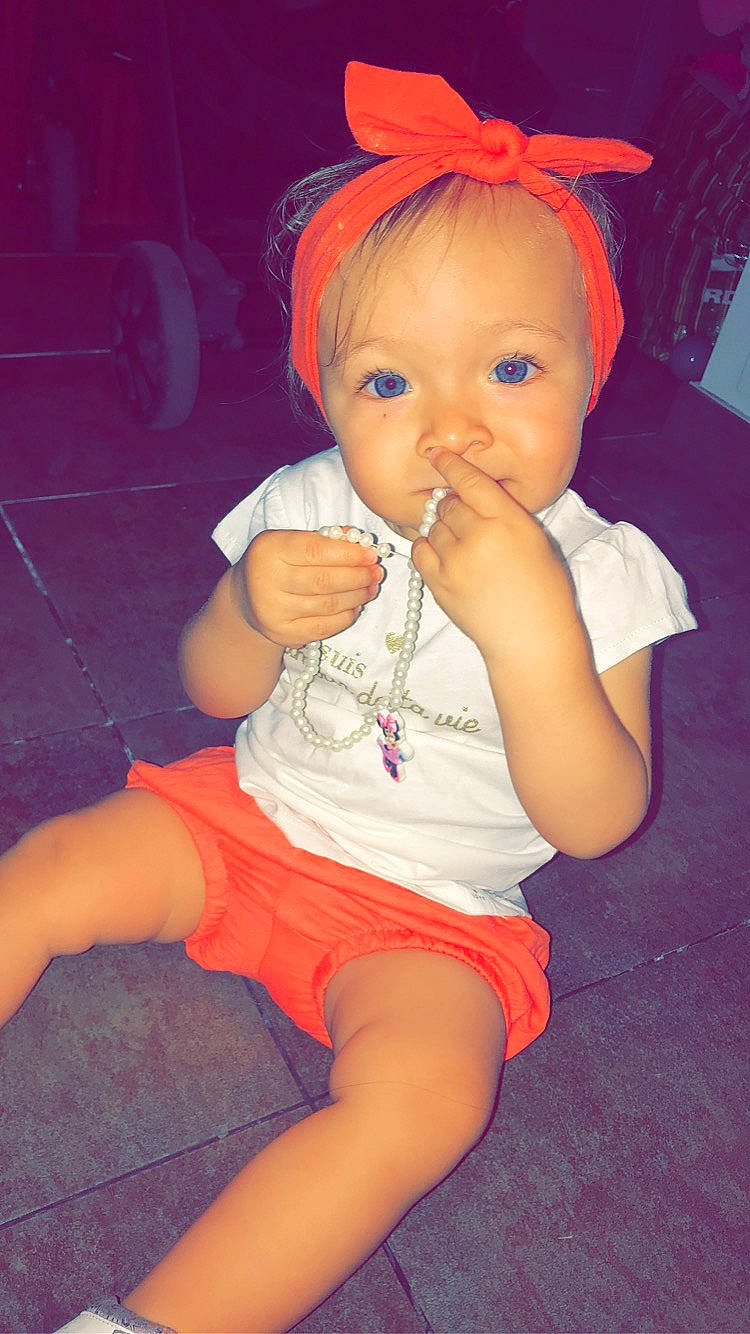 Chiara participe au concours pour gagner de l'argent avec cette photo : baby_toddler_clothing, cheek, chin, eye, face, facial_expression, happy, hat, head, iris, leg, lip, mouth, neck, nose, orange, person, pink, shorts, skin