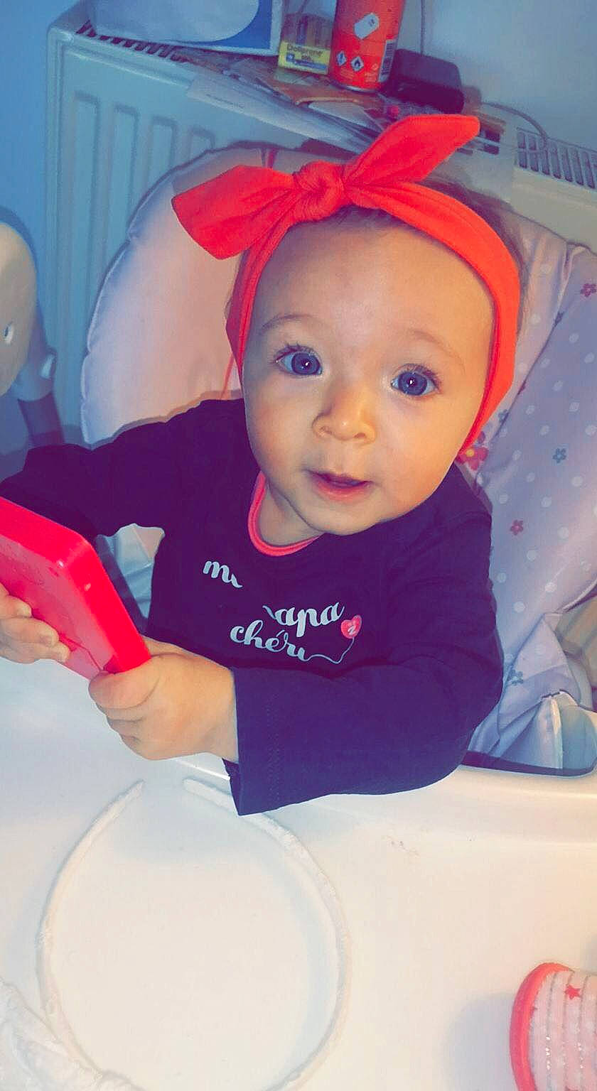 Chiara a rejoint le concours — aidez-le/la à gagner de superbes lots ! arm, baby_toddler_clothing, cap, child, cloud, face, fun, hairstyle, happy, head, iris, lip, mouth, person, pink, product, purple, red, skin, smile