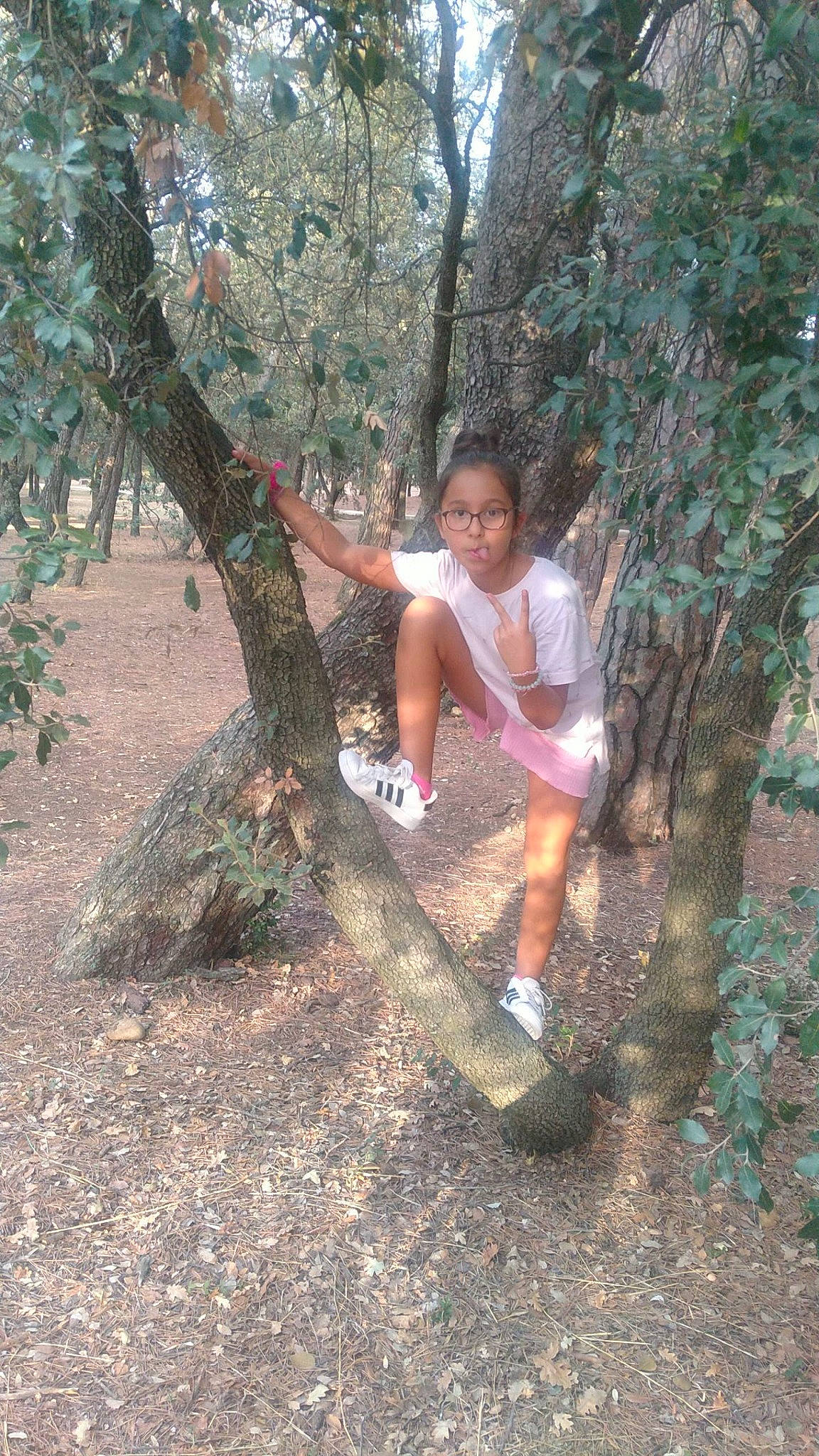 Maëlle participe au concours pour gagner de l'argent avec cette photo : botany, forest, fun, grass, jungle, landscape, leisure, mammal, people_in_nature, person, plant, recreation, shorts, soil, thigh, tints_and_shades, tree, trunk, twig, wood