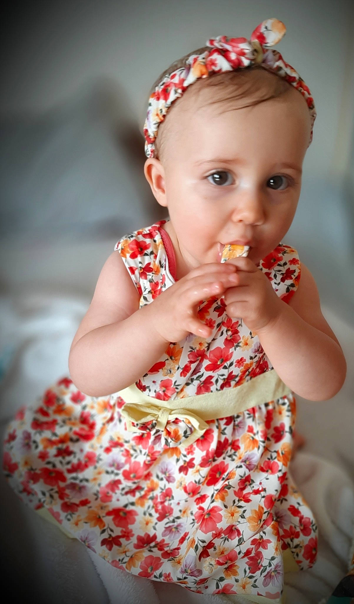 Miya participe au concours pour gagner de l'argent avec cette photo : arm, baby_toddler_clothing, dress, eye, eyelash, face, facial_expression, fashion, finger, flash_photography, gesture, hairstyle, hand, happy, head, lip, nose, organ, person, photograph