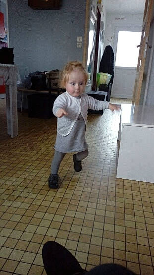 Ruby participe au concours pour gagner de l'argent avec cette photo : child, day, finger, floor, flooring, fun, girl, hand, hardwood, joint, leg, person, play, product, room, shoulder, sitting, snapshot, standing, toddler