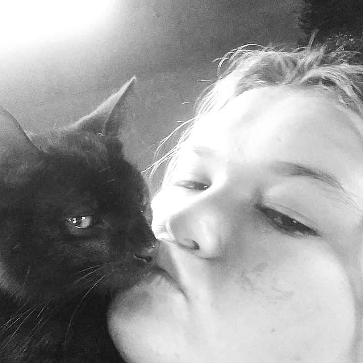 Kenzo a rejoint le concours — aidez-le/la à gagner de superbes lots ! beauty, black_and_white, cat, cheek, ear, eye, face, felidae, forehead, head, interaction, lip, love, nose, photograph, skin, small_to_medium_sized_cats, snapshot, snout, whiskers