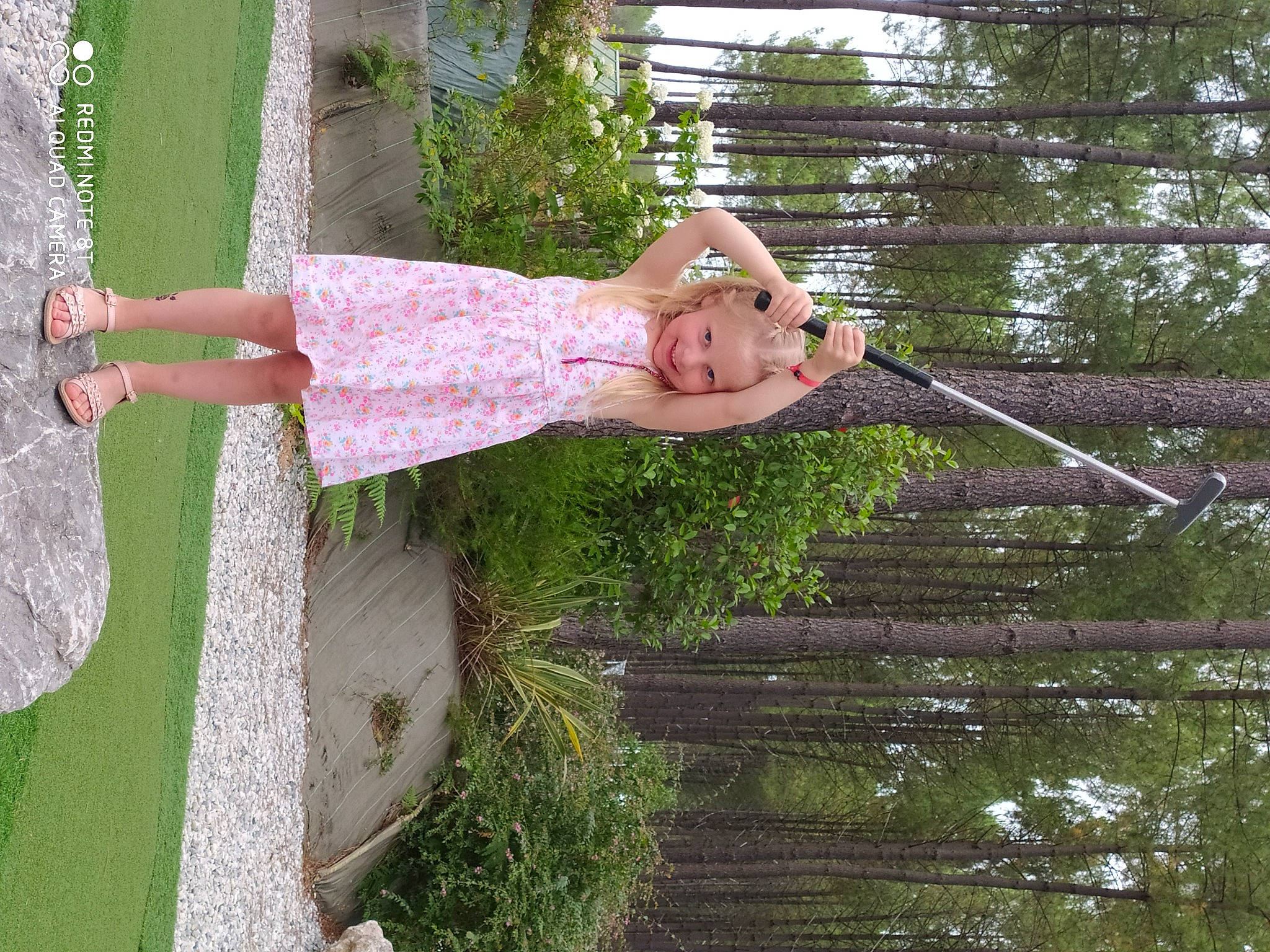 Maëline participe au concours pour gagner de l'argent avec cette photo : botany, day_dress, dress, fun, grass, happy, joy, one_piece_garment, pattern, people_in_nature, person, plant, pole, tree, water, wood