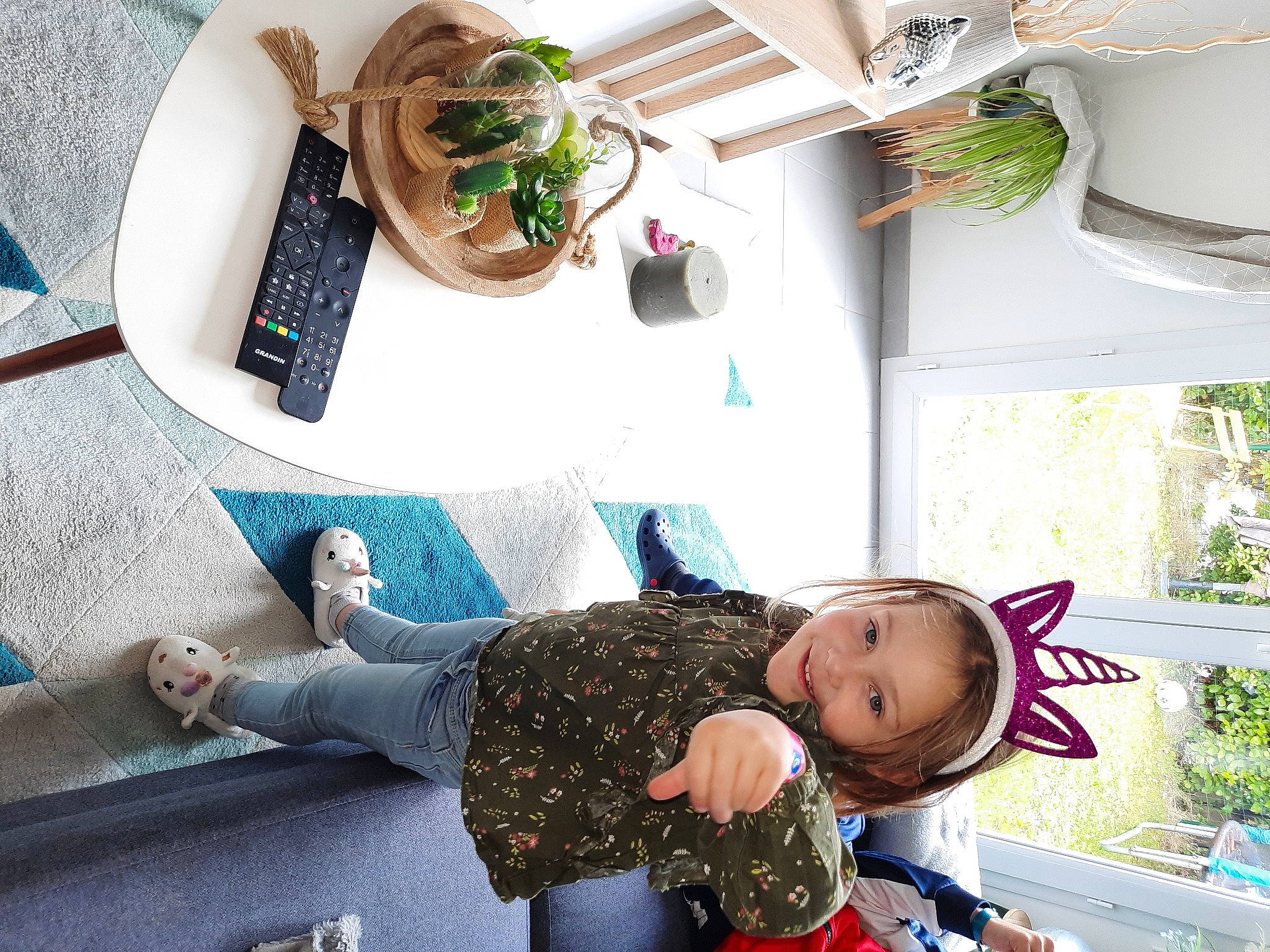 Lyna a rejoint le concours — aidez-le/la à gagner de superbes lots ! baby, baby_toddler_clothing, beauty, comfort, fun, green, happy, joy, leisure, person, photograph, plant, plate, room, snapshot, table, tableware, textile, toddler, white