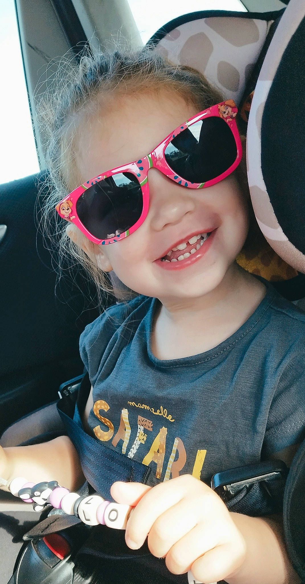 Loélie participe au concours pour gagner de l'argent avec cette photo : black, cool, eye_glass_accessory, eyewear, facial_expression, glasses, goggles, happy, headgear, joy, light, lip, mouth, person, photograph, skin, smile, summer, sunglasses, toddler