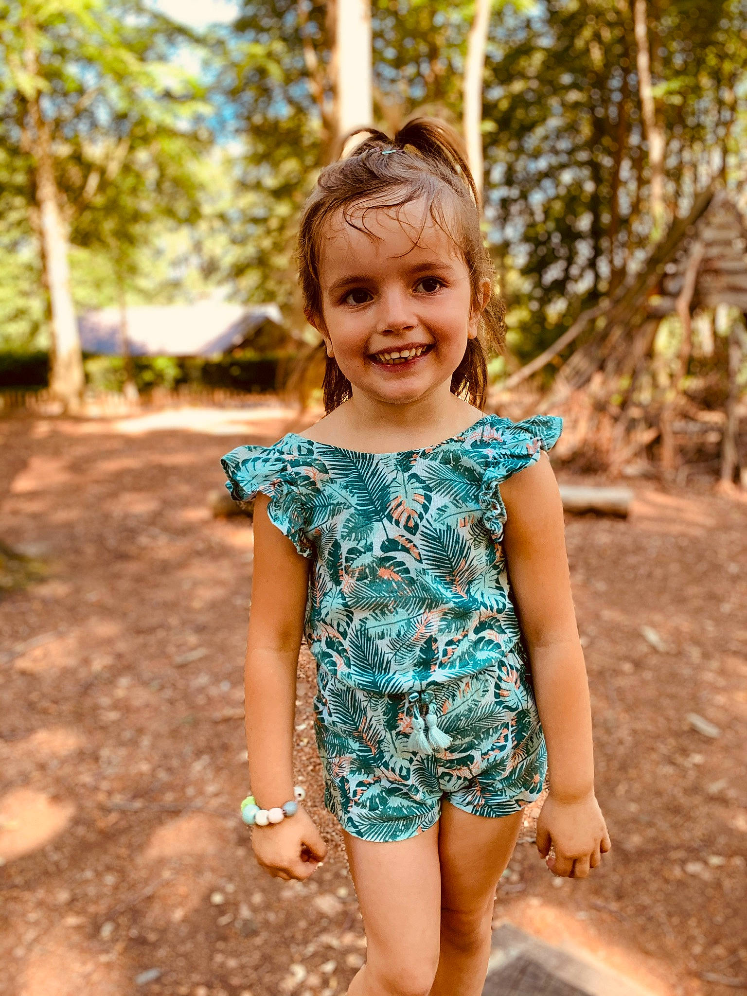 Lilyah a rejoint le concours — aidez-le/la à gagner de superbes lots ! baby_toddler_clothing, beauty, child, child_model, day_dress, embellishment, eye, fawn, happy, joy, mouth, nose, one_piece_garment, people_in_nature, person, photo_shoot, portrait_photography, shade, sleeveless_shirt, spring