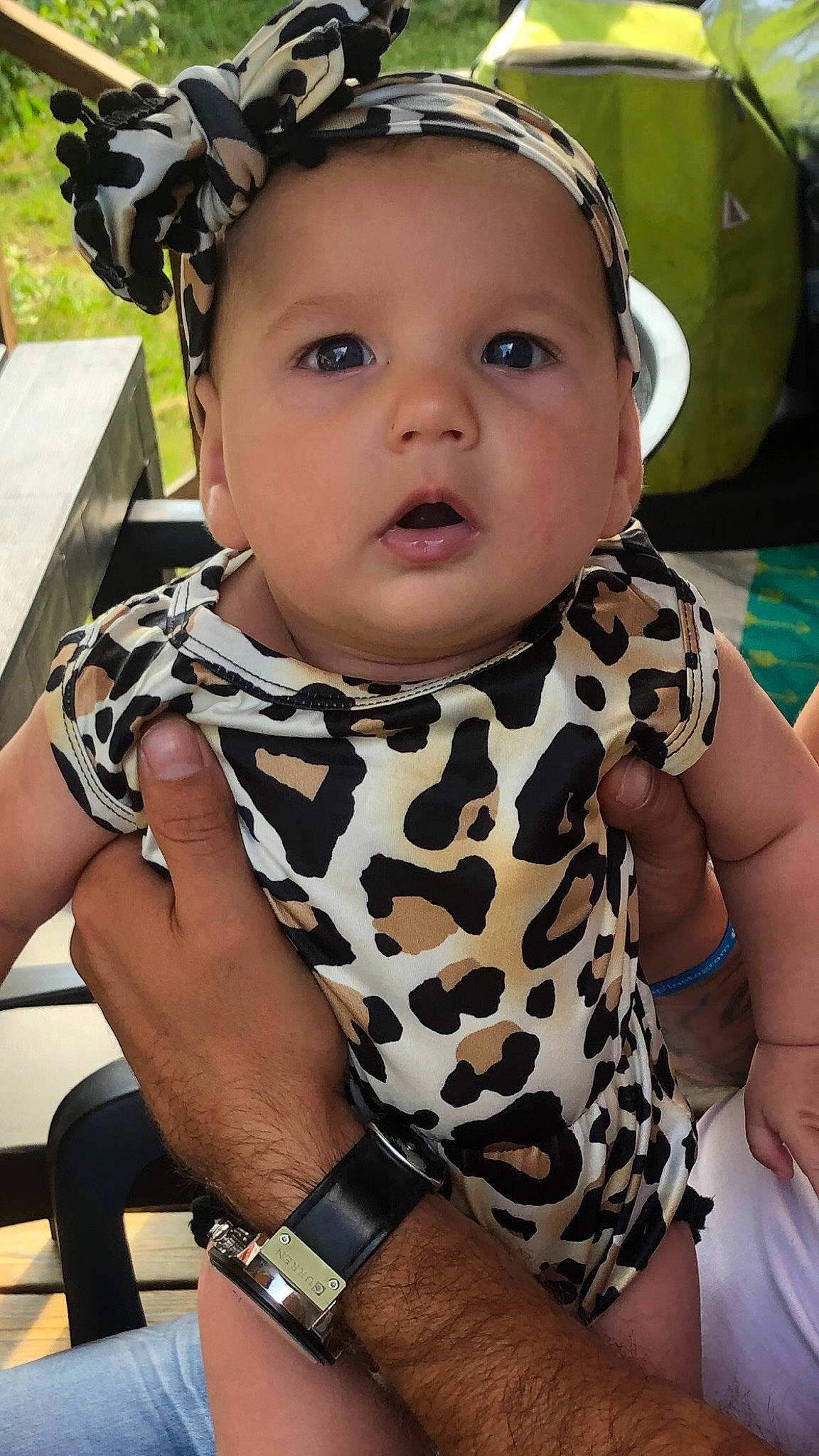 Lyana participe au concours pour gagner de l'argent avec cette photo : arm, baby, baby_toddler_clothing, cheek, child, cool, eyebrow, eyelash, finger, fun, grass, hairstyle, happy, human, leisure, lip, nose, person, skin, toddler