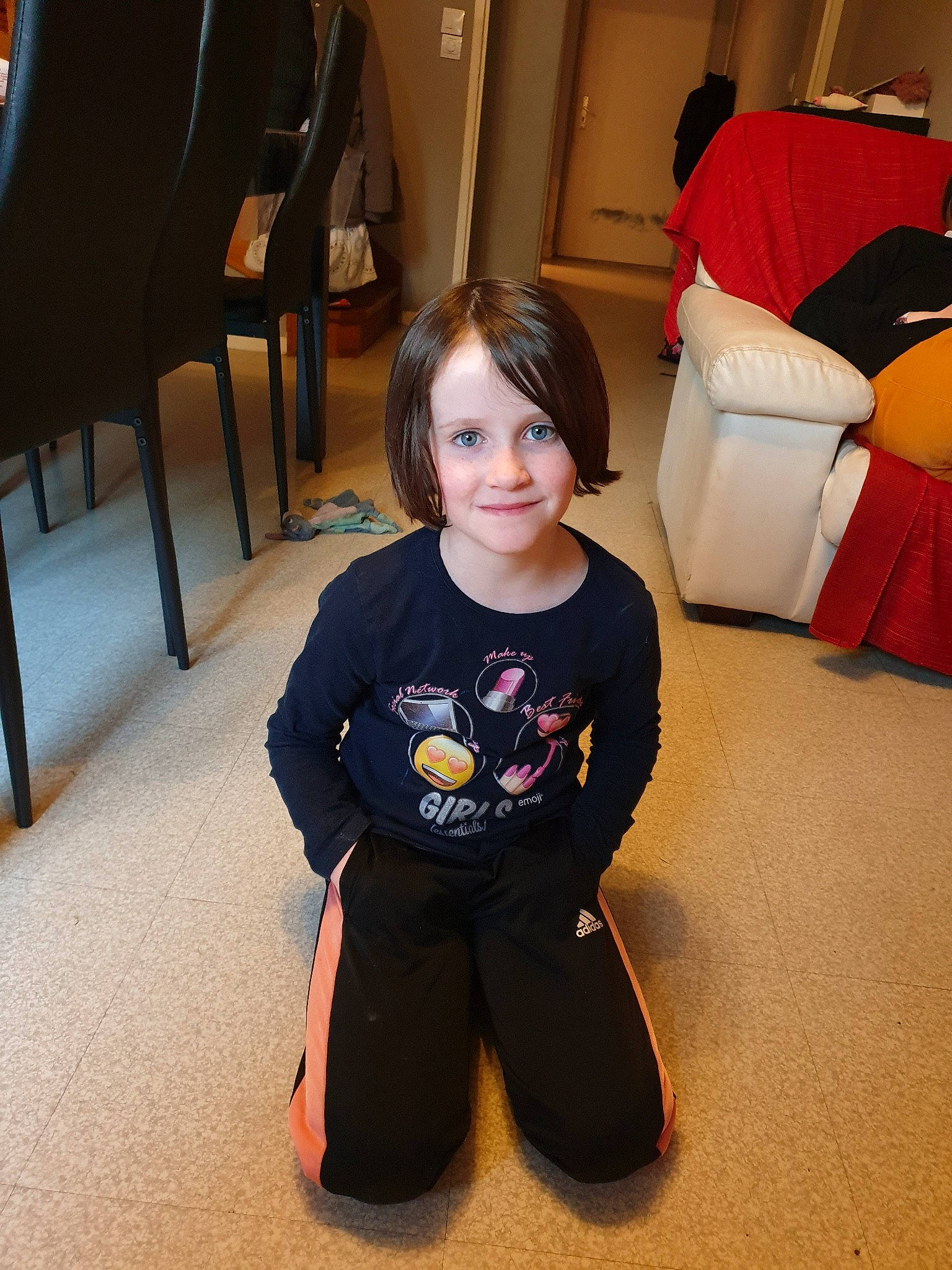 Camille a rejoint le concours — aidez-le/la à gagner de superbes lots ! arm, cheek, child, eye, finger, floor, flooring, footwear, fun, head, joint, joy, leg, person, shoe, shoulder, sitting, skin, smile, standing