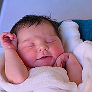 Yuè participe au concours pour gagner de l'argent avec cette photo : baby, sleeping, blanket, soft, cute, newborn, infant, peaceful, hands, face, portrait, wrapped, cozy, resting, skin, indoors, child, young, adorable, comfort