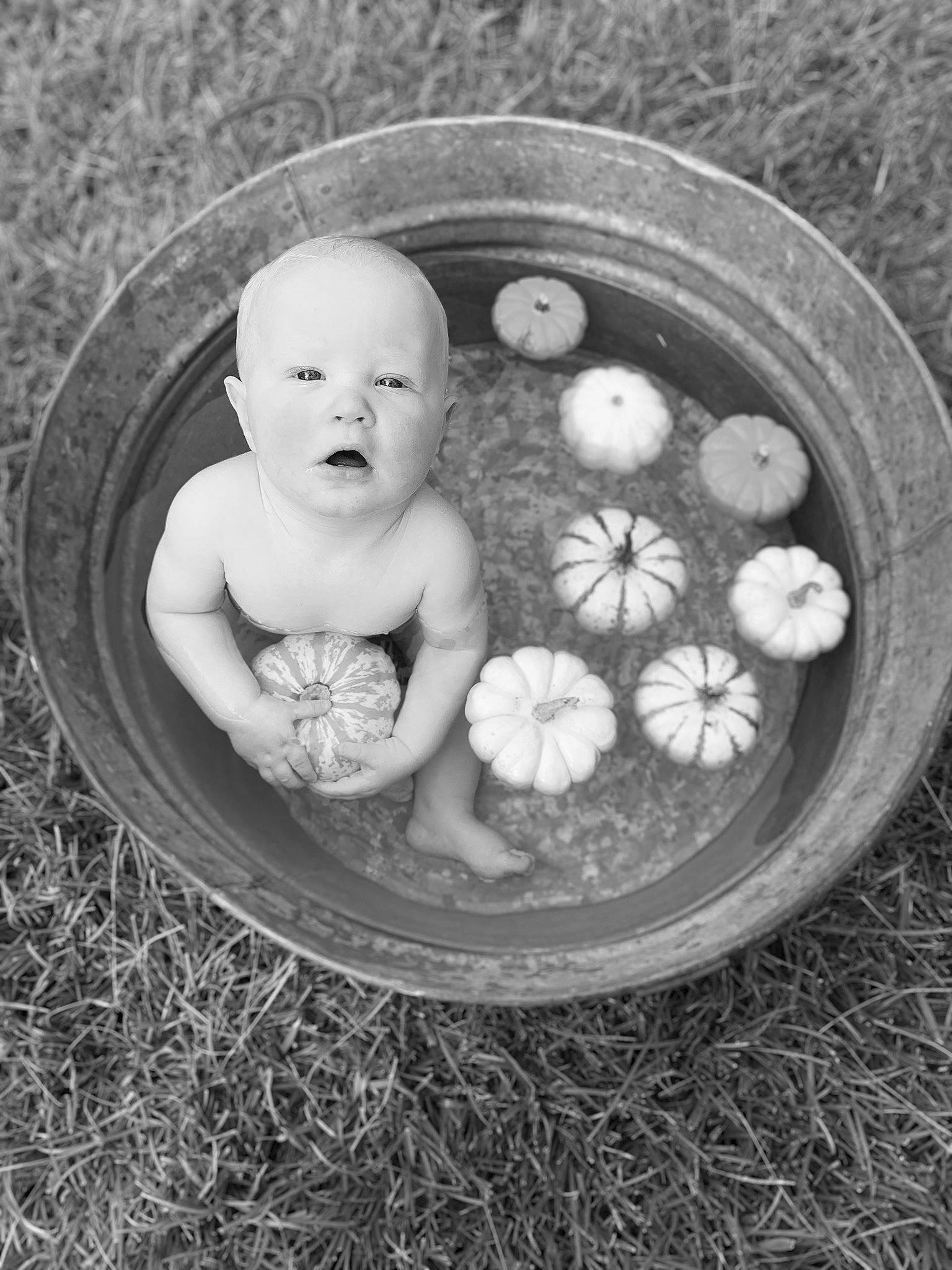 Coleson is registered to the contest to win money with this photo: baby, black_and_white, child, oval, person, photograph, photography, smile