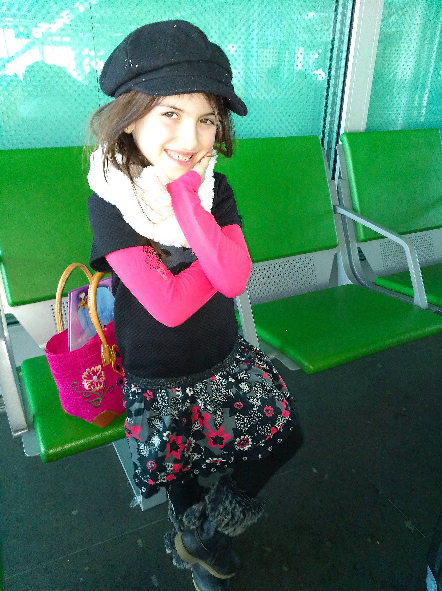 Manon a rejoint le concours — aidez-le/la à gagner de superbes lots ! clothing, costume, fashion, green, joy, toddler