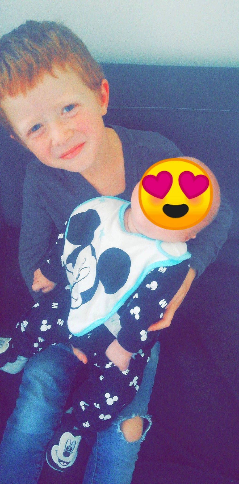 Lohan a rejoint le concours — aidez-le/la à gagner de superbes lots ! child, cool, costume, fictional_character, fun, head, person, play, smile, t_shirt, toddler, yellow