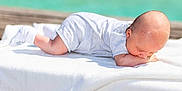 Lohan participe au concours pour gagner de l'argent avec cette photo : baby, baby_sleeping, child, comfort, mattress, nap, product, sleep, toddler, tummy_time