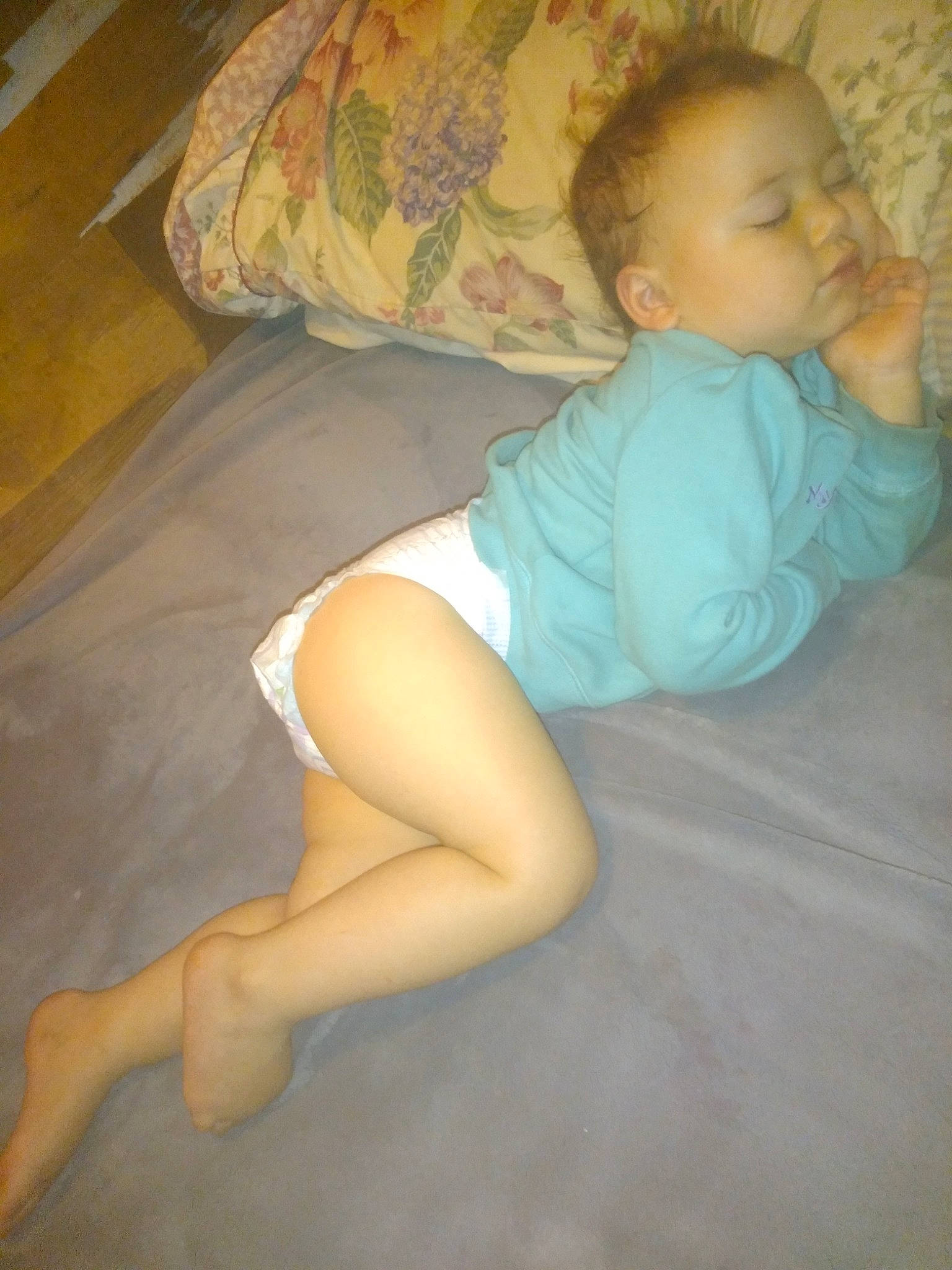 Zendaya is registered to the contest to win money with this photo: baby_toddler_clothing, barefoot, cheek, child, comfort, ear, elbow, finger, floor, flooring, foot, hand, human, human_leg, knee, organ, person, skin, thigh, toddler