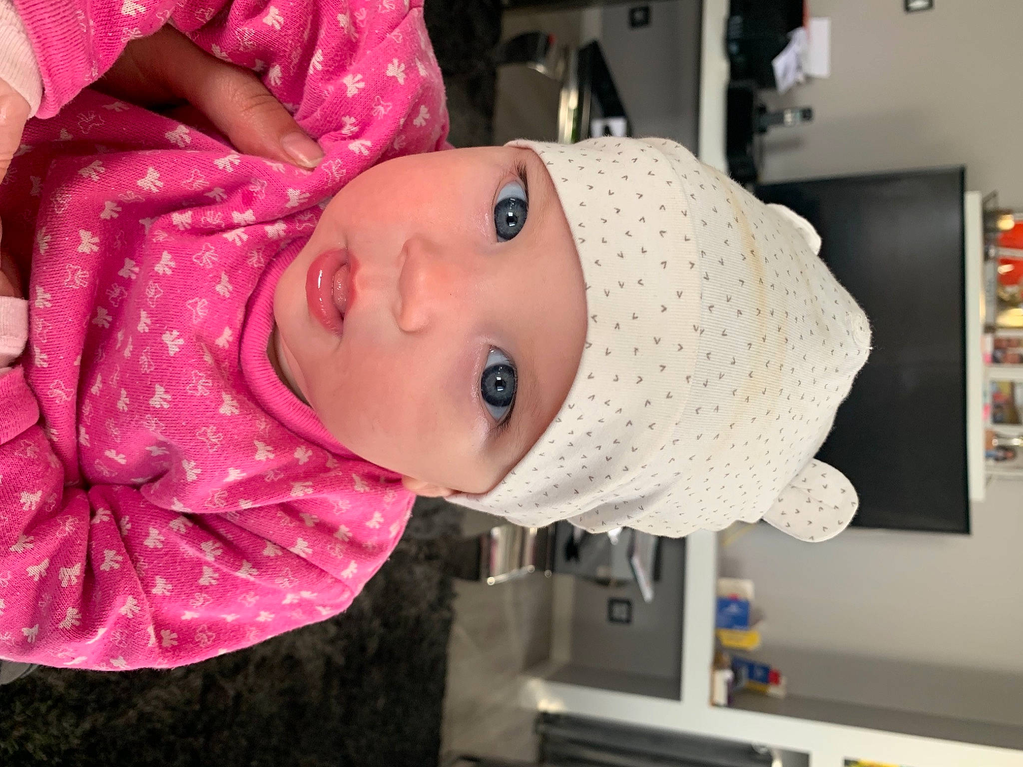 Melodie a rejoint le concours — aidez-le/la à gagner de superbes lots ! baby, cheek, chin, comfort, cool, eye, eyebrow, eyelash, fun, headgear, headwear, lip, mouth, neck, nose, outerwear, person, pink, skin, sleeve