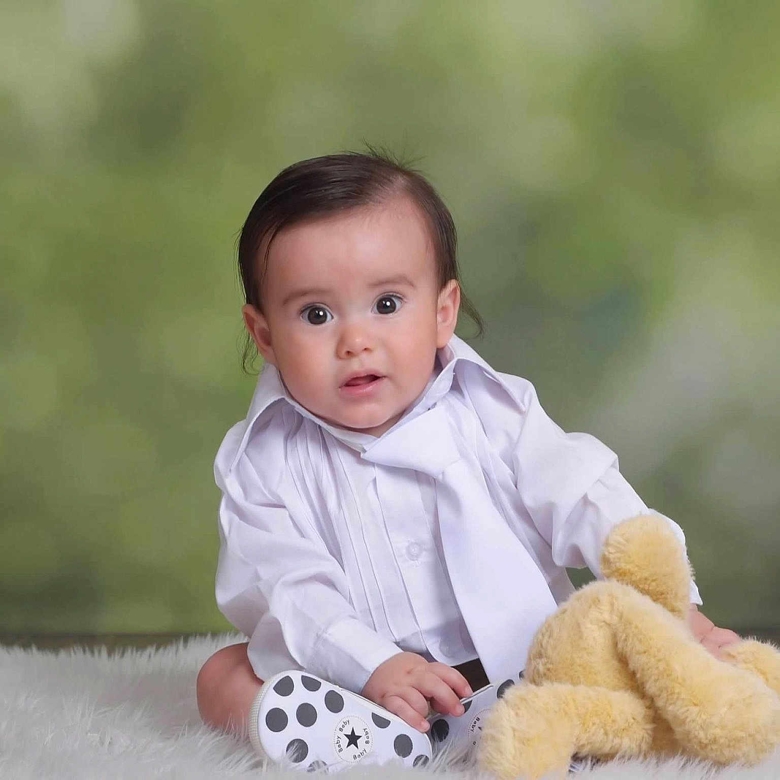 Ozias is registered to the contest to win money with this photo: baby, babycrawling, blanket, clothing, crawling, face, head, person, photography, portrait, sitting, sleeve