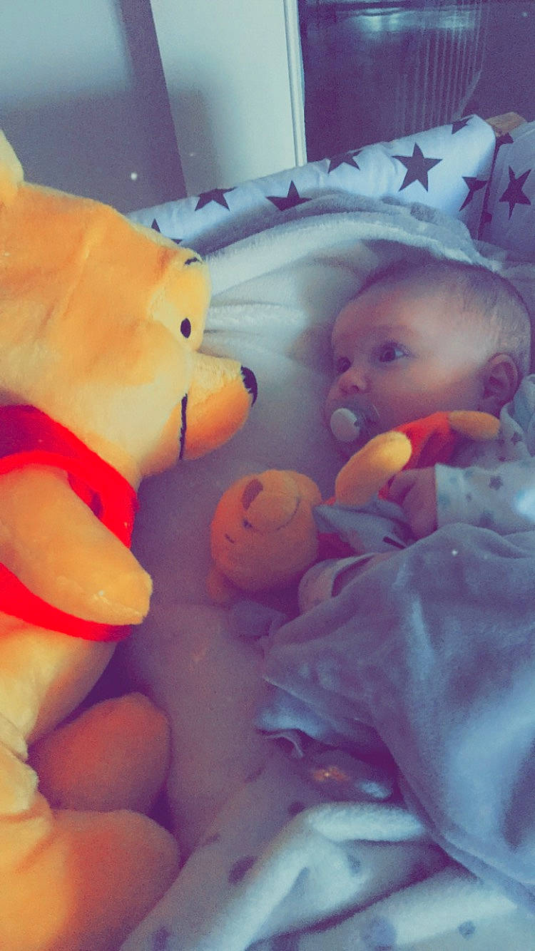 Timothée a rejoint le concours — aidez-le/la à gagner de superbes lots ! baby, baby_products, bedtime, birth, cheek, child, lip, mouth, nose, person, product, skin, smile, stuffed_toy, teddy_bear, toddler, toy