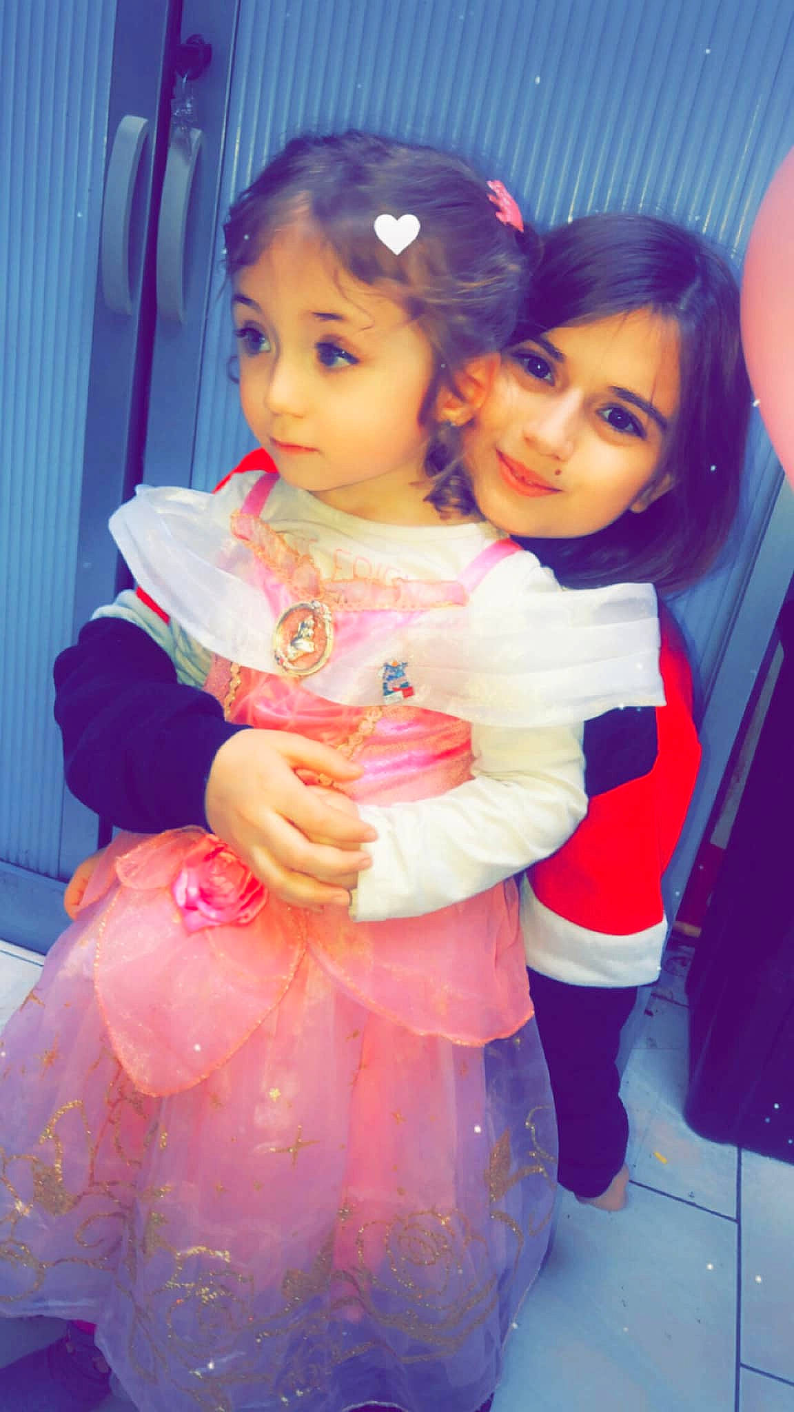 Camille a rejoint le concours — aidez-le/la à gagner de superbes lots ! baby_toddler_clothing, cool, dress, eyelash, facial_expression, fashion, fun, hairstyle, happy, headgear, iris, joy, magenta, organ, person, pink, purple, skin, standing, textile