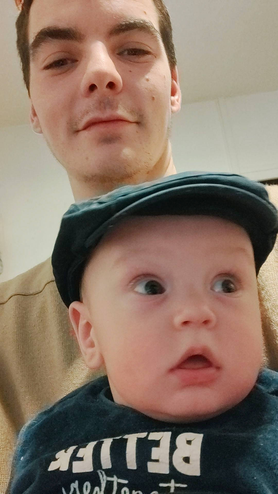 Léon a rejoint le concours — aidez-le/la à gagner de superbes lots ! cheek, chin, cool, eyebrow, eyelash, facial_expression, forehead, gesture, hairstyle, headgear, headwear, human, jaw, lip, mouth, neck, nose, person, photograph, skin