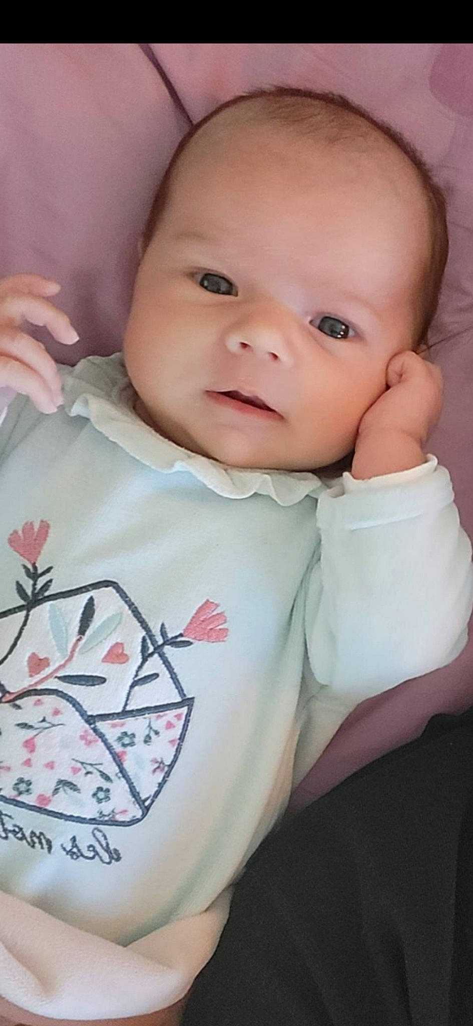 Paula participe au concours pour gagner de l'argent avec cette photo : baby, baby_toddler_clothing, cheek, chin, collar, comfort, eyebrow, gesture, happy, iris, lip, mouth, neck, nose, person, product, skin, sleeve, smile, textile