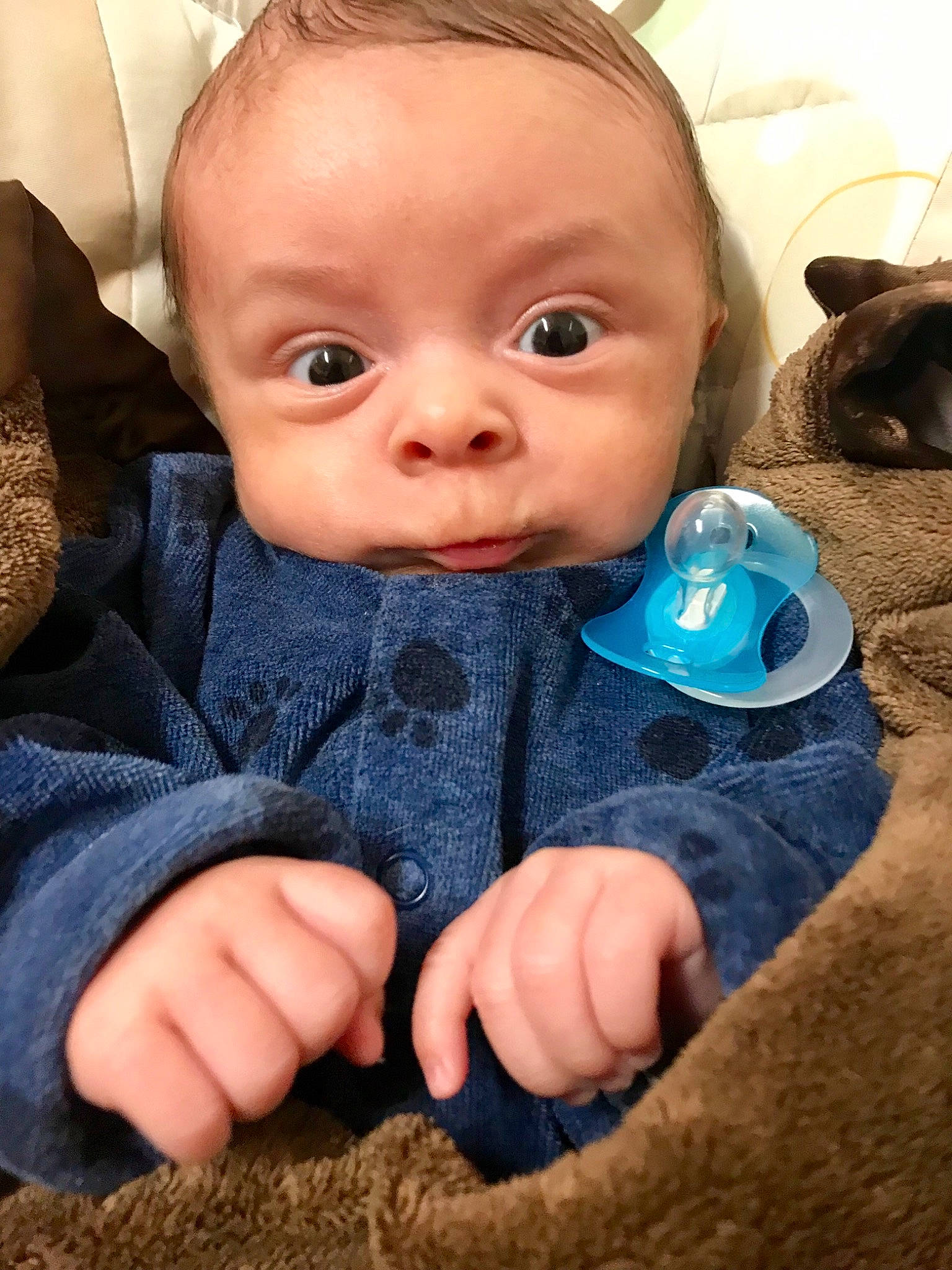 Ezzio participe au concours pour gagner de l'argent avec cette photo : baby, cheek, child, ear, eye, eyebrow, face, finger, forehead, hand, head, leg, lip, mouth, nail, nose, person, skin, thumb, toddler