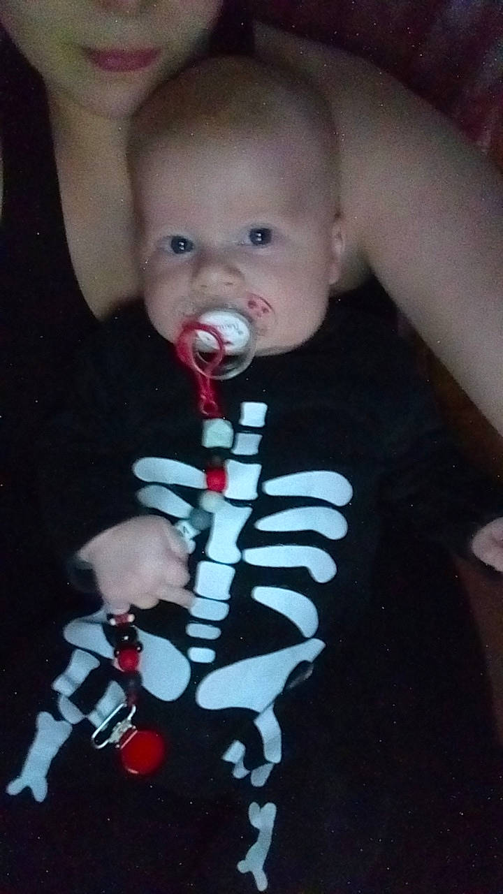 éthan a rejoint le concours — aidez-le/la à gagner de superbes lots ! child, finger, person, play, toddler