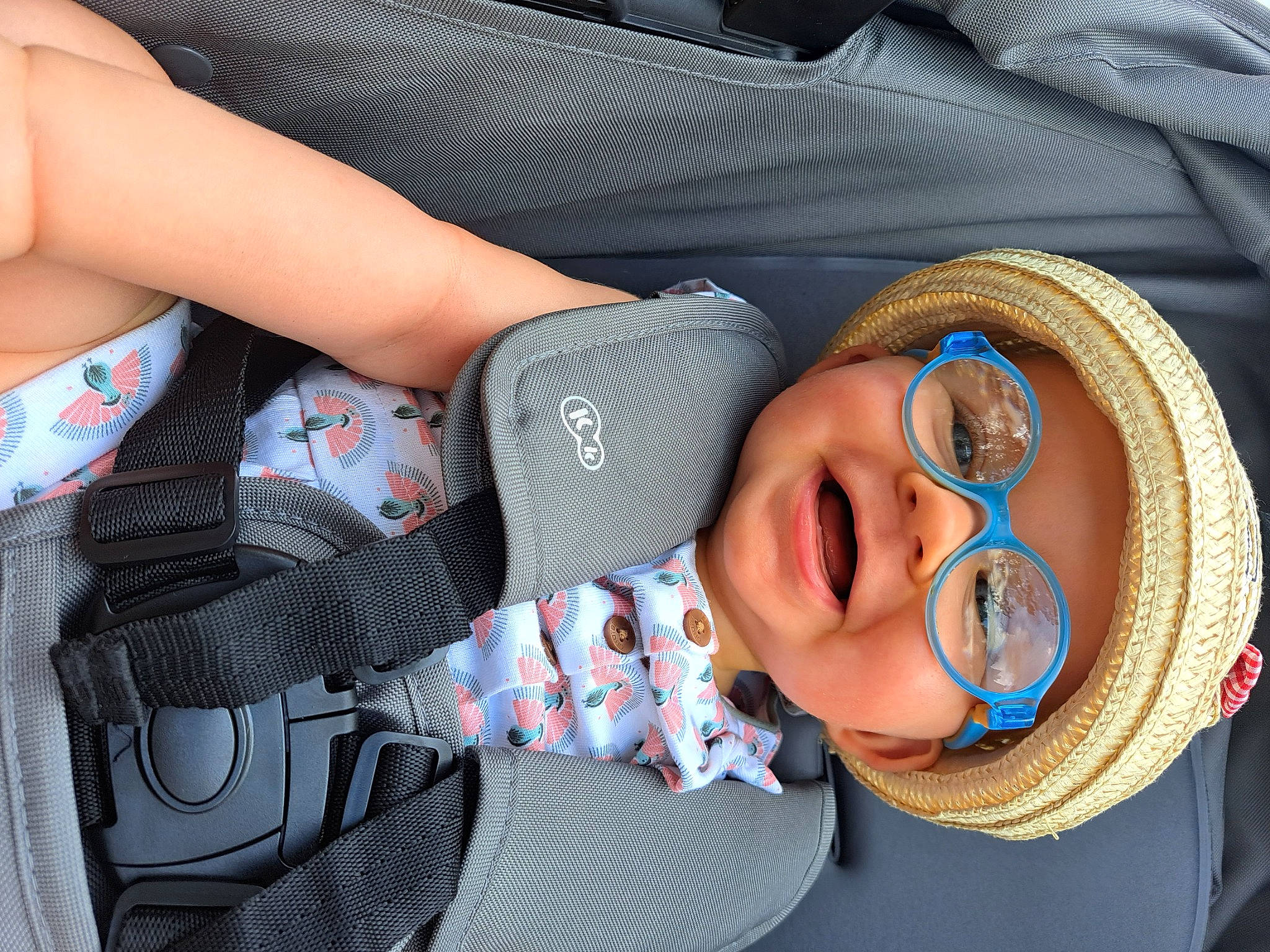 Maxine participe au concours pour gagner de l'argent avec cette photo : baby, baby_products, baby_toddler_clothing, cheek, child, comfort, cool, electric_blue, fashion_accessory, finger, goggles, hat, headwear, pattern, person, product, sitting, smile, sun_hat, textile