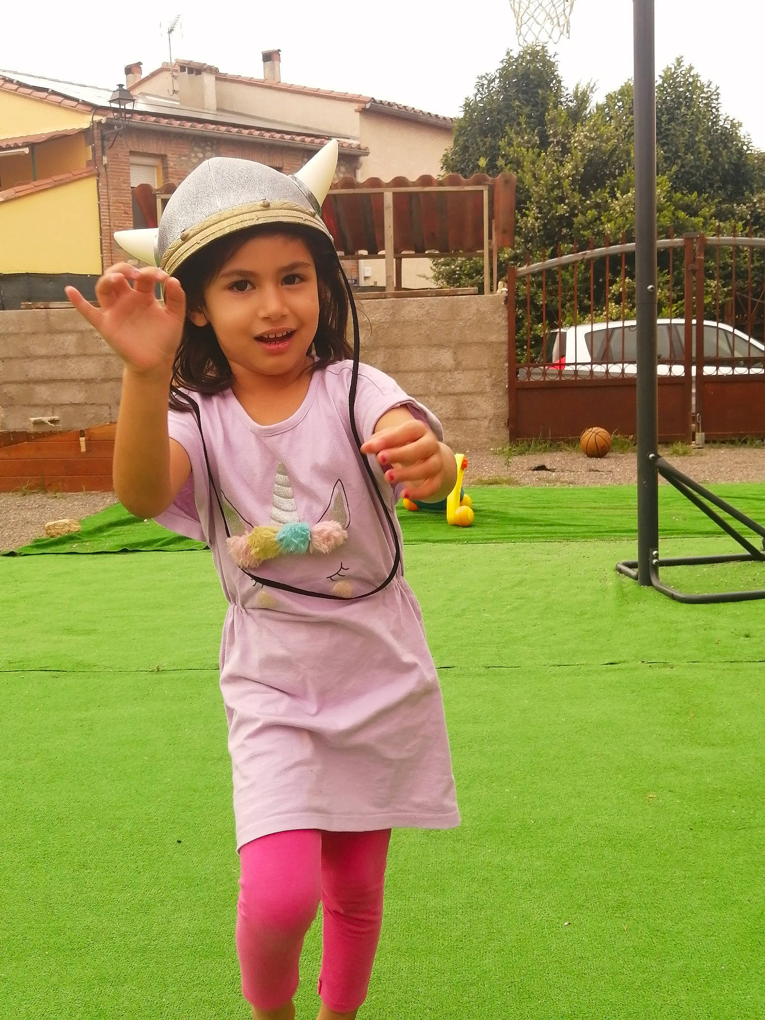 Sarah participe au concours pour gagner de l'argent avec cette photo : child, fun, grass, grassland, happy, hat, headwear, human_leg, joy, leisure, magenta, person, pink, plant, public_space, recreation, sky, sleeve, smile, street_light