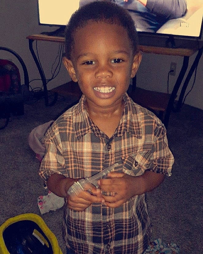 Kyron is registered to the contest to win money with this photo: caesar_cut, design, desk, ear, eye, joy, lamp, pattern, person, plaid, smile, tartan, tooth