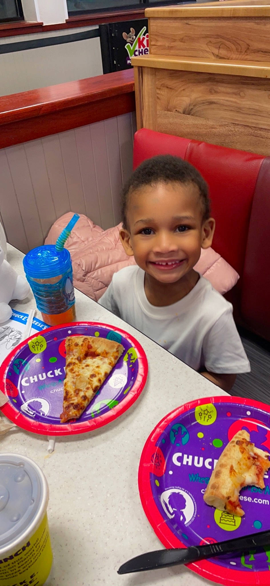 Imarion is registered to the contest to win money with this photo: baked_goods, baking, chair, child, comfort_food, cuisine, dessert, dish, event, finger_food, food, ingredient, joy, junk_food, person, plate, recipe, sharing, smile, table