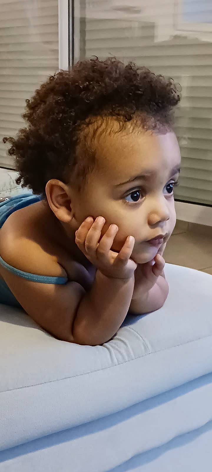 Aissa a rejoint le concours — aidez-le/la à gagner de superbes lots ! baby, cheek, chest, child, ear, elbow, eye, eyebrow, eyelash, fun, gesture, hand, happy, lip, nail, neck, nose, person, skin, thumb