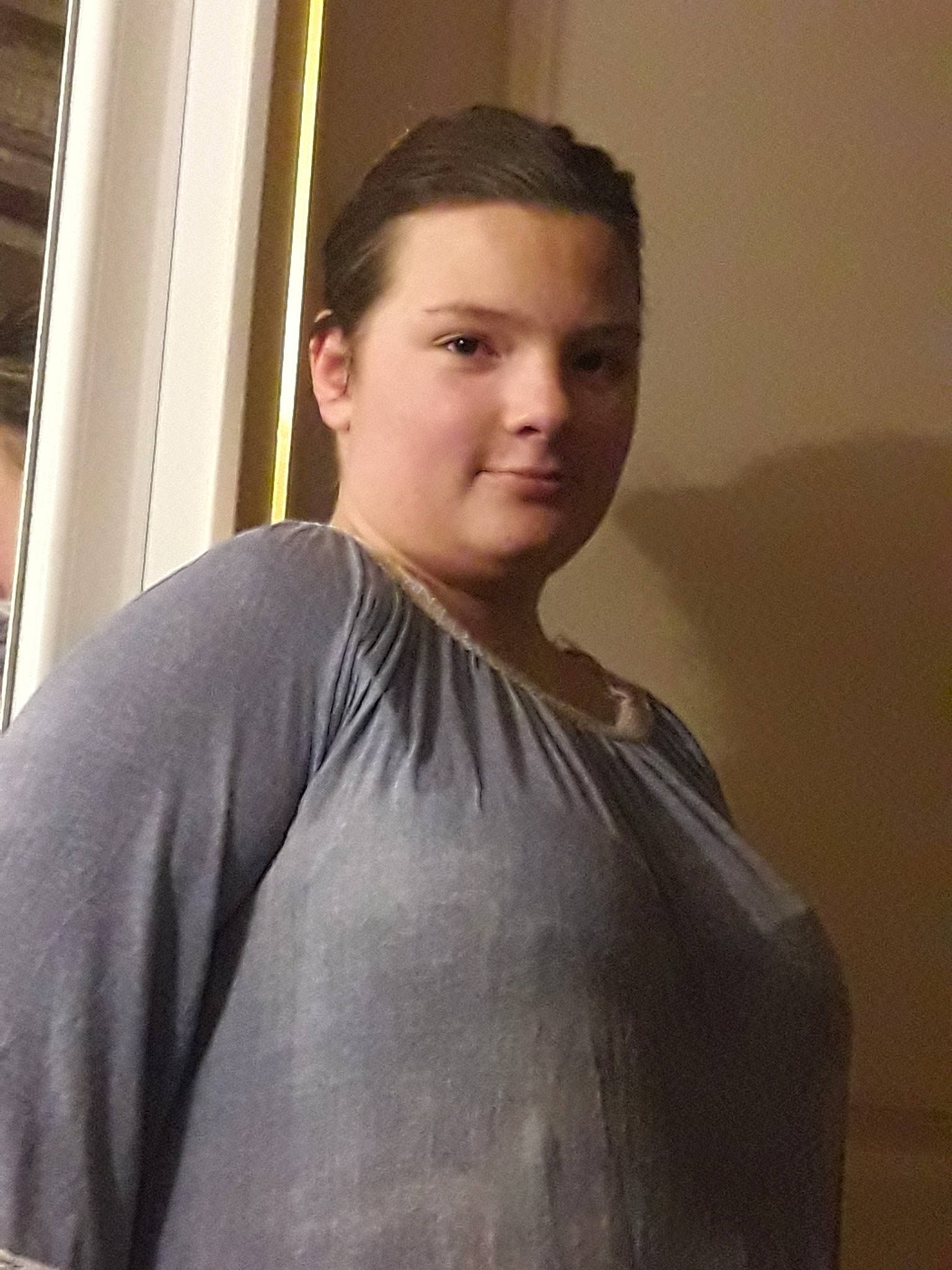 Tiffany a rejoint le concours — aidez-le/la à gagner de superbes lots ! buzz_cut, chin, crew_cut, forehead, hair, hairstyle, neck, person, shoulder