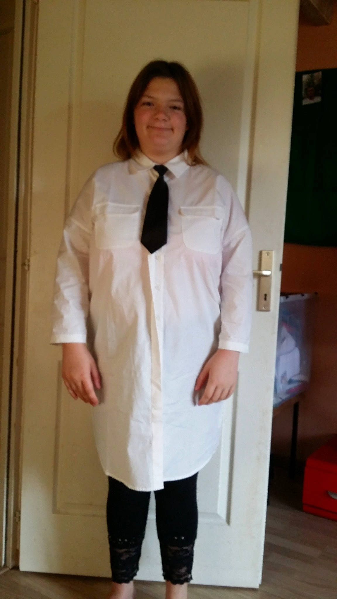 Tiffany a rejoint le concours — aidez-le/la à gagner de superbes lots ! clothing, coat, formal_wear, joy, outerwear, overcoat, person, trench_coat, uniform, white, white_coat