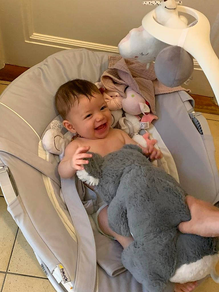 Nyla a rejoint le concours — aidez-le/la à gagner de superbes lots ! baby, birth, child, person, room