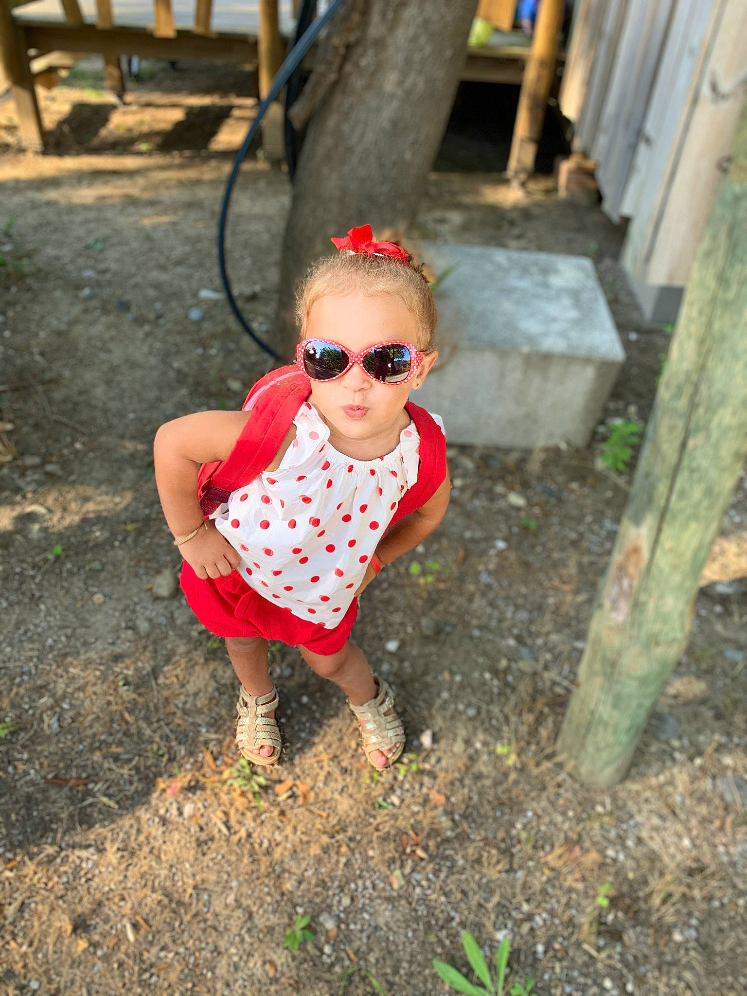 Clémentine a rejoint le concours — aidez-le/la à gagner de superbes lots ! baby, baby_toddler_clothing, eyewear, glasses, goggles, outdoor_furniture, person, sandal, sunglasses, t_shirt, toddler