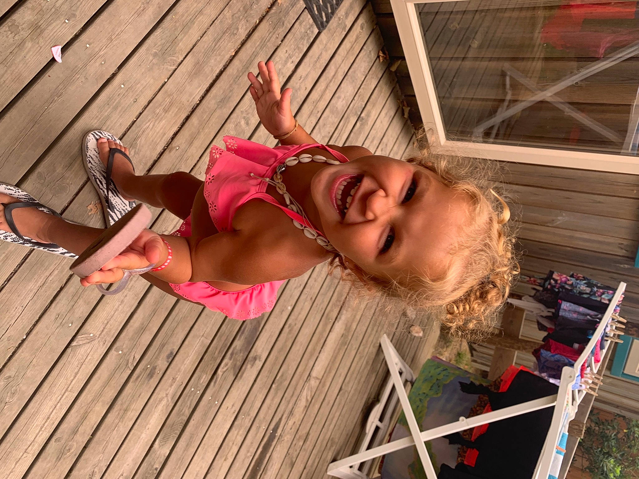 Clémentine a rejoint le concours — aidez-le/la à gagner de superbes lots ! facial_expression, flip_flops, foot, happy, joy, laugh, leisure, mouth, people_in_nature, person, sandal, slipper, summer, tan, throat, toe, tooth, vacation