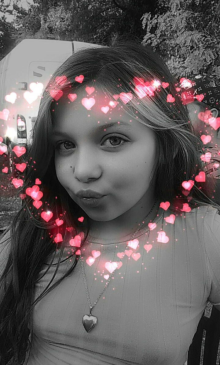 Kamli a rejoint le concours — aidez-le/la à gagner de superbes lots ! black, black_hair, chin, eye, eyebrow, eyelash, face, fashion, flash_photography, hair, hairstyle, head, headgear, human, lip, lipstick, organ, person, pink, skin